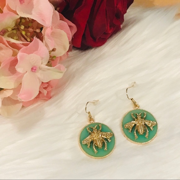Bee Earrings 🐝 - Picture 3 of 6
